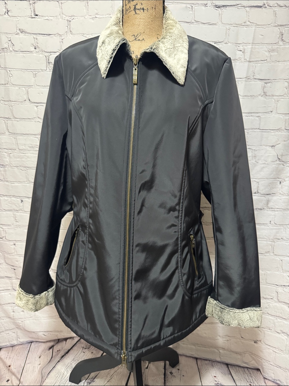 Like New Tribal lined Jacket Faux Fur Collar/cuffs/inside,zip pockets &2 way zip